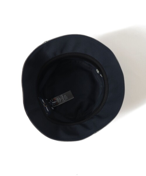 FRED PERRY（フレッドペリー）の「【別注】FRED PERRY / Bucket Hat（ハット・メンズ・ネイビー/ブラック・M/XL）」の3枚目の写真