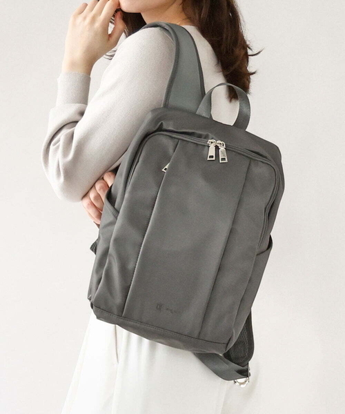 MK MICHEL KLEIN（エムケーミッシェルクラン）の「[撥水]フロントタックコンパクトリュック（バックパック/リュック・レディース・ライトベージュ/グレー/ブラック・00）」の3枚目の写真