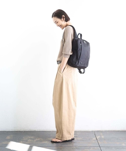 MK MICHEL KLEIN（エムケーミッシェルクラン）の「[撥水]フロントタックコンパクトリュック（バックパック/リュック・レディース・ライトベージュ/グレー/ブラック・00）」の6枚目の写真