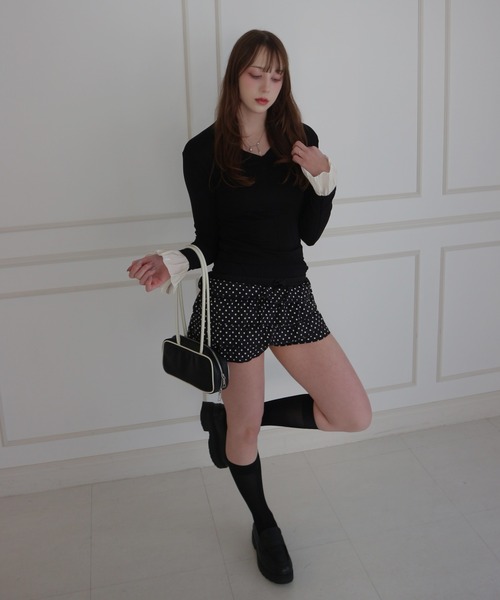 CeLess(セレス)の「Flare Sleeve V-neck Slim Top / フレアスリーブVネックスリムトップス(シャツ/ブラウス・レディース・ブラック・FREE)」の9枚目の写真