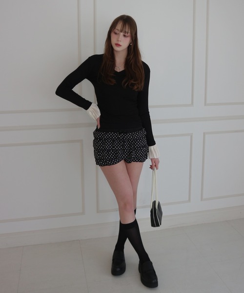 CeLess(セレス)の「Flare Sleeve V-neck Slim Top / フレアスリーブVネックスリムトップス(シャツ/ブラウス・レディース・ブラック・FREE)」の8枚目の写真