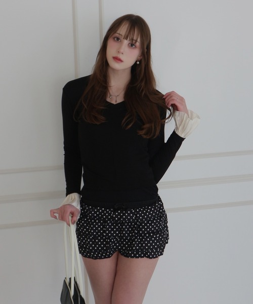 CeLess(セレス)の「Flare Sleeve V-neck Slim Top / フレアスリーブVネックスリムトップス(シャツ/ブラウス・レディース・ブラック・FREE)」の3枚目の写真