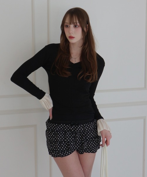 CeLess(セレス)の「Flare Sleeve V-neck Slim Top / フレアスリーブVネックスリムトップス(シャツ/ブラウス・レディース・ブラック・FREE)」の5枚目の写真
