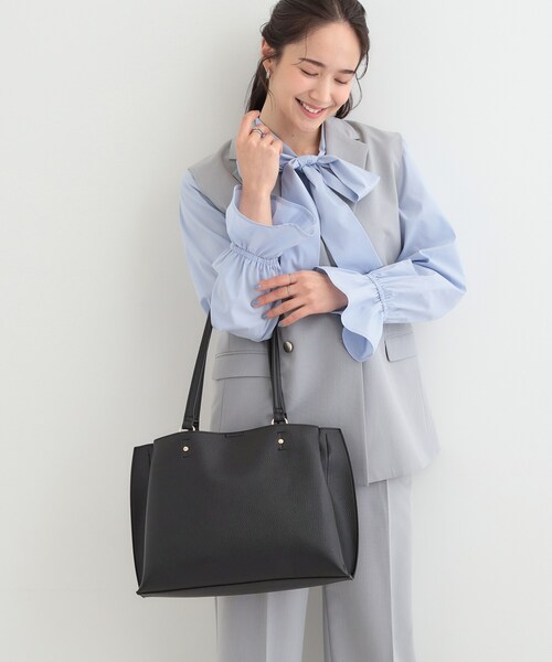 SHOO・LA・RUE(シューラルー)の「【軽量】ふわっと軽いトートバッグ【A4】(トートバッグ・レディース・グレー/ブラック/ベージュ系4・00)」の2枚目の写真