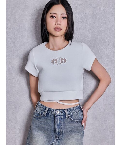 GYDA(ジェイダ)の「2WAY Symmetry GYDAクロスショートトップス(Tシャツ/カットソー・レディース・ブラック/オフホワイト・FREE)」の1枚目の写真