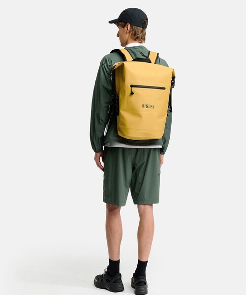 AIGLE(エーグル)の「防水 トラベルドライ バックパック25L(バックパック/リュック・レディース・イエロー/モスグリーン/ブラック・FREE)」の4枚目の写真