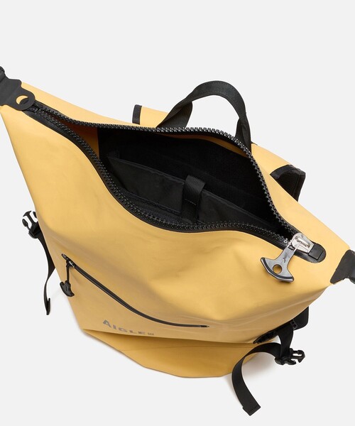 AIGLE(エーグル)の「防水 トラベルドライ バックパック25L(バックパック/リュック・レディース・イエロー/モスグリーン/ブラック・FREE)」の11枚目の写真