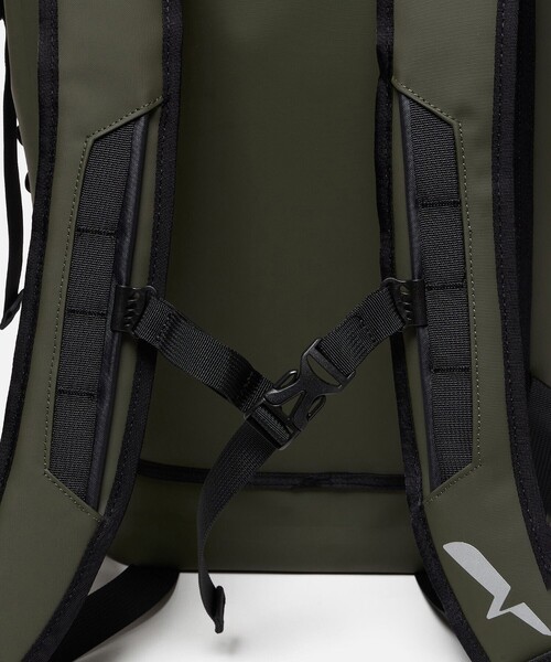AIGLE(エーグル)の「防水 トラベルドライ バックパック25L(バックパック/リュック・レディース・イエロー/モスグリーン/ブラック・FREE)」の18枚目の写真