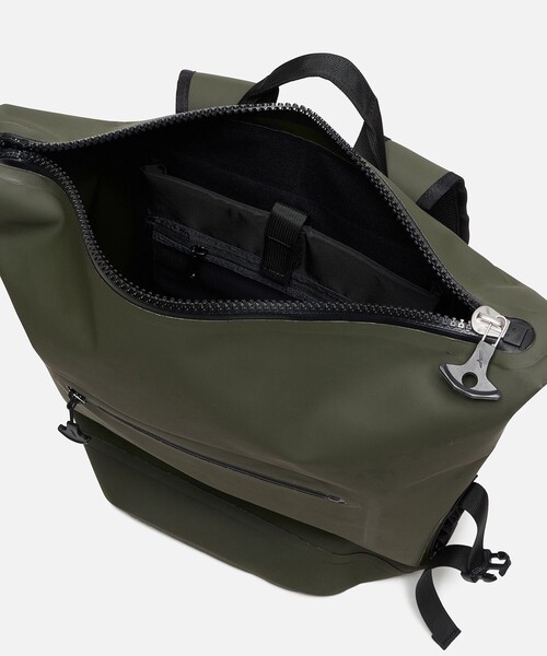 AIGLE(エーグル)の「防水 トラベルドライ バックパック25L(バックパック/リュック・レディース・イエロー/モスグリーン/ブラック・FREE)」の19枚目の写真