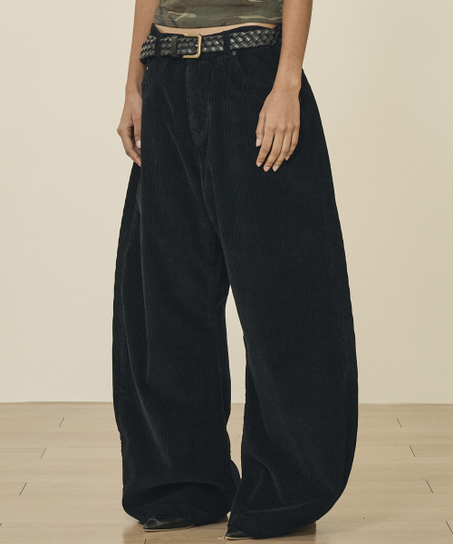 TAKEASY(テイクイージー)の「コーデュロイカーブドJパンツ(ブラック)(その他パンツ・メンズ・その他・SMALL/MEDIUM/LARGE/X-LARGE)」の2枚目の写真