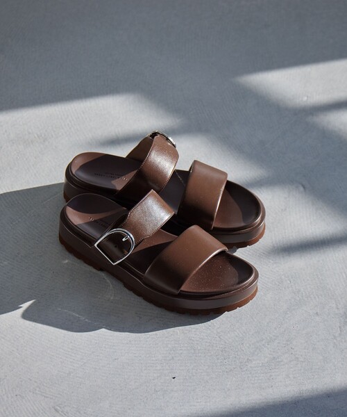 green label relaxing（グリーンレーベルリラクシング）の「ダブルベルト プラット サンダル（サンダル・レディース・ダークブラウン/ベージュ/ブラック・XL/L/M/S）」の5枚目の写真