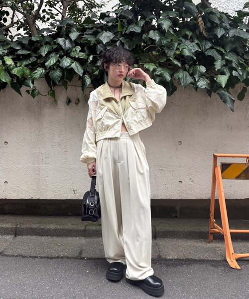 Ameri（アメリ）の「MULTI TUCK NARROW BELT PANTS（スラックス・レディース・スミクロ/オフホワイト/イエロー/インディゴブルー・X-SMALL/MEDIUM/SMALL）」の7枚目の写真