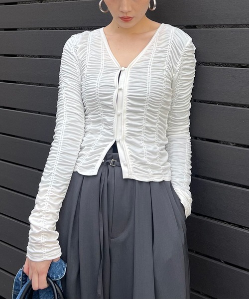 Ameri（アメリ）の「MULTI TUCK NARROW BELT PANTS（スラックス・レディース・スミクロ/オフホワイト/イエロー/インディゴブルー・X-SMALL/MEDIUM/SMALL）」の13枚目の写真