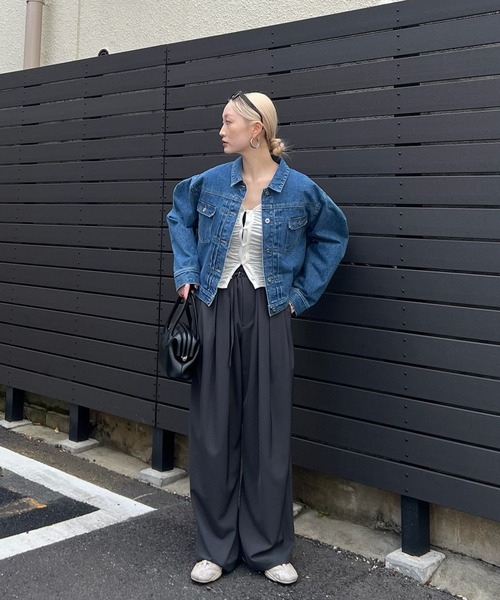 Ameri（アメリ）の「MULTI TUCK NARROW BELT PANTS（スラックス・レディース・スミクロ/オフホワイト/イエロー/インディゴブルー・X-SMALL/MEDIUM/SMALL）」の11枚目の写真