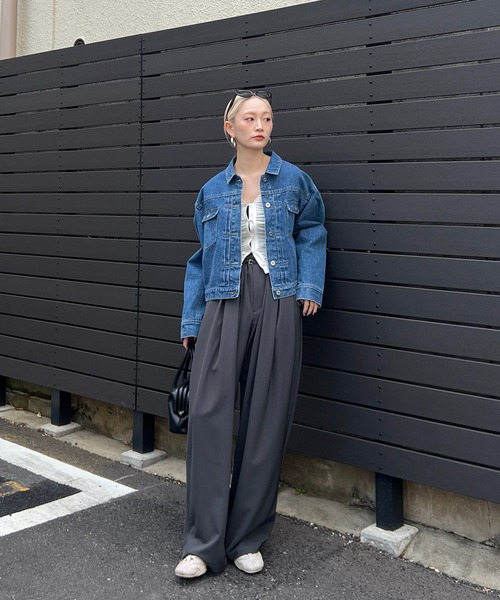 Ameri（アメリ）の「MULTI TUCK NARROW BELT PANTS（スラックス・レディース・スミクロ/オフホワイト/イエロー/インディゴブルー・X-SMALL/MEDIUM/SMALL）」の12枚目の写真
