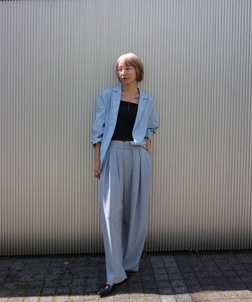 Ameri（アメリ）の「MULTI TUCK NARROW BELT PANTS（スラックス・レディース・スミクロ/オフホワイト/イエロー/インディゴブルー・X-SMALL/MEDIUM/SMALL）」の15枚目の写真