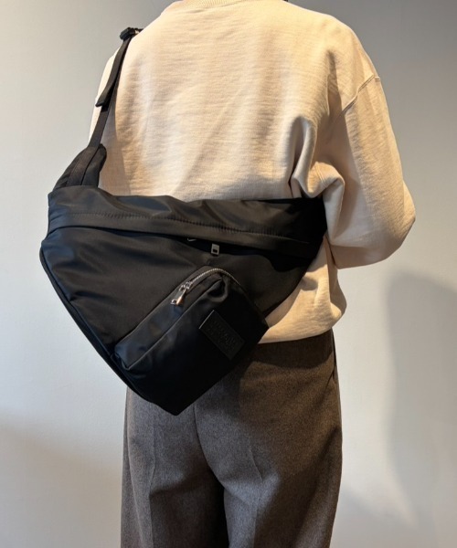 MM6 JAPANESE SLING BAG（メッセンジャーバッグ）｜MM6 Maison