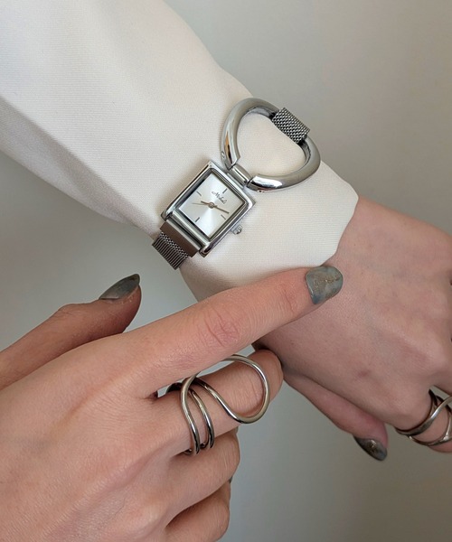 styiro(スタイロ)の「styiro リングトップスクエアウォッチ / レディース腕時計 メッシュベルト 小さめ 上品 ゴールド シルバー(アナログ腕時計・レディース・ゴールド/シルバー・FREE)」の2枚目の写真