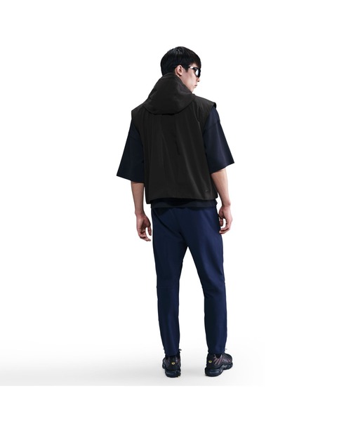 NIKE(ナイキ)の「NIKE/ナイキ テック ウーヴン ベスト(その他アウター・レディース・ブラウン/ブラック・L/M/S/2XL/XL)」の3枚目の写真