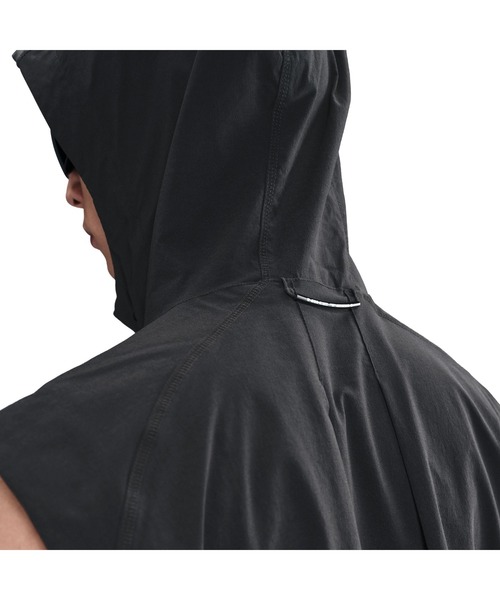 NIKE(ナイキ)の「NIKE/ナイキ テック ウーヴン ベスト(その他アウター・レディース・ブラウン/ブラック・L/M/S/2XL/XL)」の5枚目の写真