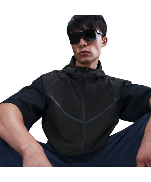 NIKE(ナイキ)の「NIKE/ナイキ テック ウーヴン ベスト(その他アウター・レディース・ブラウン/ブラック・L/M/S/2XL/XL)」の6枚目の写真