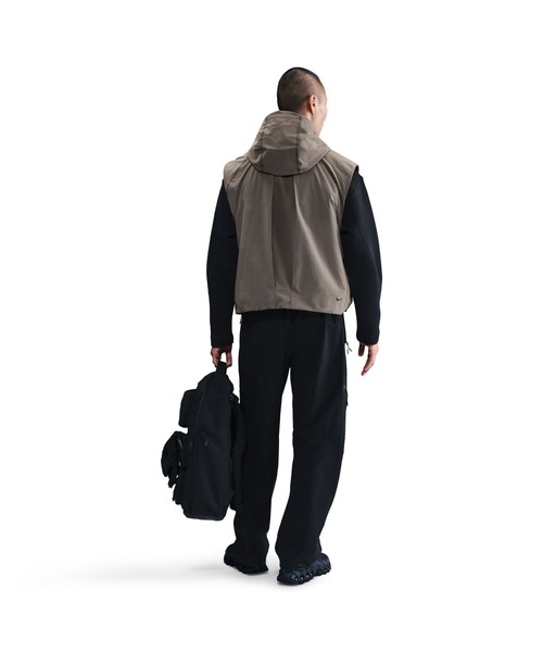 NIKE(ナイキ)の「NIKE/ナイキ テック ウーヴン ベスト(その他アウター・レディース・ブラウン/ブラック・L/M/S/2XL/XL)」の7枚目の写真