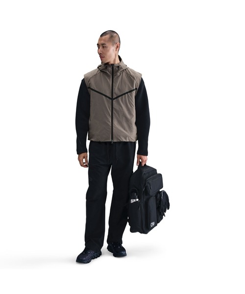 NIKE(ナイキ)の「NIKE/ナイキ テック ウーヴン ベスト(その他アウター・レディース・ブラウン/ブラック・L/M/S/2XL/XL)」の8枚目の写真