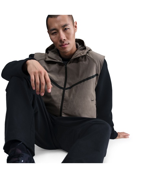 NIKE(ナイキ)の「NIKE/ナイキ テック ウーヴン ベスト(その他アウター・レディース・ブラウン/ブラック・L/M/S/2XL/XL)」の10枚目の写真