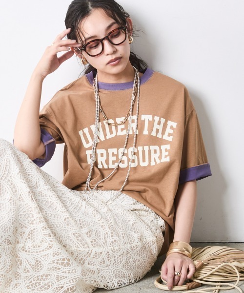 CHIC STYLE(シックスタイル)の「綿100%バイカラーロゴプリントTシャツ<大きいサイズ有>シックスタイル(Tシャツ/カットソー・レディース・モカ/キャメル・M/L/LL/3L/4L/5L)」の3枚目の写真
