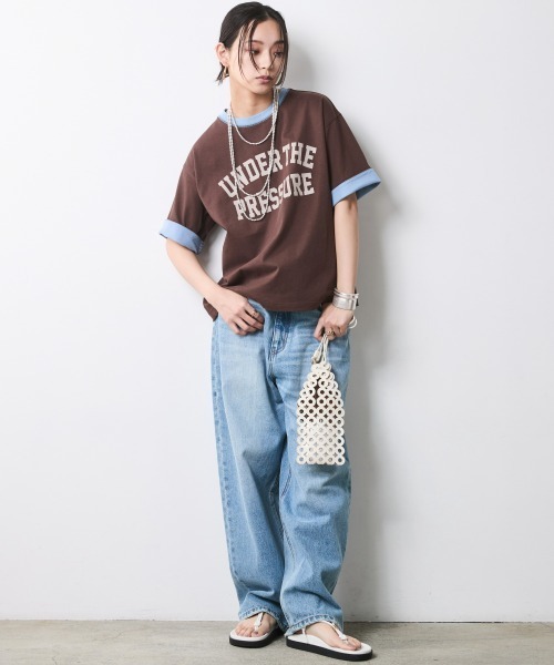 CHIC STYLE(シックスタイル)の「綿100%バイカラーロゴプリントTシャツ<大きいサイズ有>シックスタイル(Tシャツ/カットソー・レディース・モカ/キャメル・M/L/LL/3L/4L/5L)」の4枚目の写真