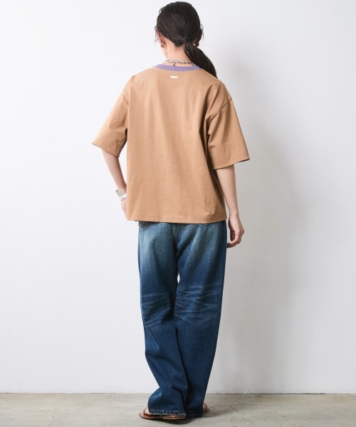 CHIC STYLE(シックスタイル)の「綿100%バイカラーロゴプリントTシャツ<大きいサイズ有>シックスタイル(Tシャツ/カットソー・レディース・モカ/キャメル・M/L/LL/3L/4L/5L)」の14枚目の写真