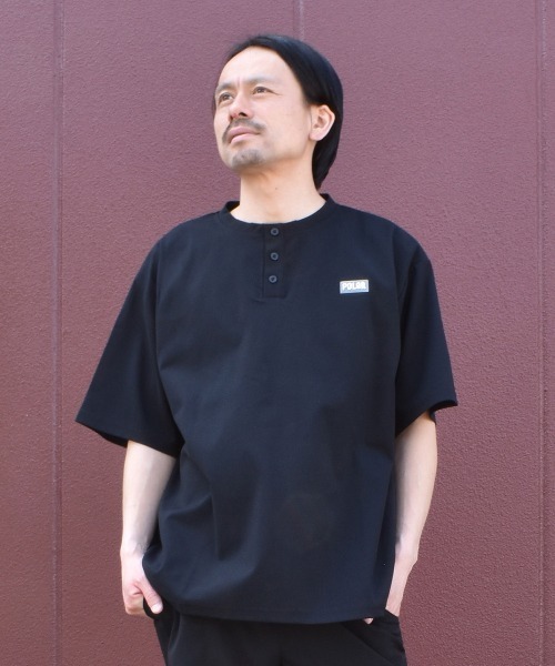 POLeR(ポーラー)の「【ムラサキスポーツ限定】POLER/ポーラー 半袖 Tシャツ 水陸両用 FURRY FONT DRY HENLEY TEE 269MCV0037(Tシャツ/カットソー・メンズ・ベージュ/チャコール/ブラック・M/XL/L)」の5枚目の写真