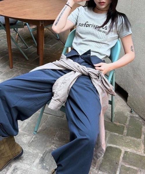 Ritzy(リッツィー)の「フロントストライプロゴバックナンバースリム半袖Tシャツ(Tシャツ/カットソー・レディース・ホワイト/グレー・M/L)」の2枚目の写真