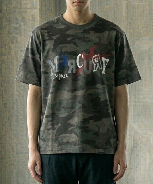 BENDER TOKYO(ベンダートウキョウ)の「ピグメント加工 ロゴプリント ショート丈 クルーネックTシャツ ユニセックス(Tシャツ/カットソー・メンズ・アイボリー/ブラック/カモフラージュ・M/L/S)」の1枚目の写真