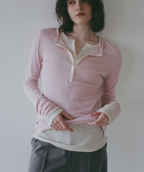 ETRE TOKYO(エトレトウキョウ)の「【先行予約/ZOZO限定カラー】シアーワッフルヘンリーネックプルオーバー(Tシャツ/カットソー・レディース・アイボリー/ブラック/グレー/ホワイト/ピンク・FREE)」の5枚目の写真