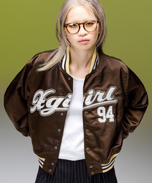 X-girl(エックスガール)の「LOGO AND NUMBER VARSITY JACKET(ナイロンジャケット・レディース・ブラック/ブラウン・S/M)」の4枚目の写真