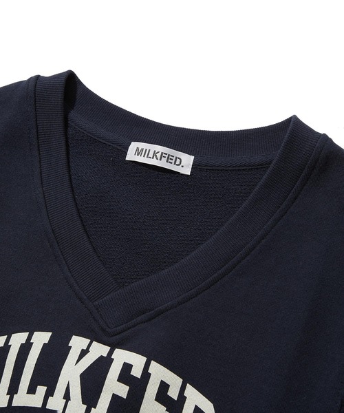 MILKFED.(ミルクフェド)の「COLLEGE LOGO V-NECK SWEAT VEST(ベスト・レディース・ブラウン/ネイビー/オートミール・ONE SIZE)」の13枚目の写真