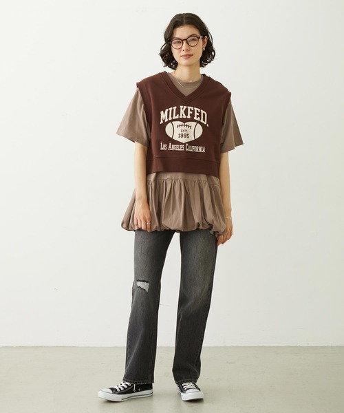 MILKFED.(ミルクフェド)の「COLLEGE LOGO V-NECK SWEAT VEST(ベスト・レディース・ブラウン/ネイビー/オートミール・ONE SIZE)」の4枚目の写真