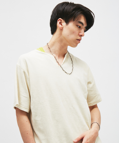 JOURNAL STANDARD（ジャーナルスタンダード）の「パイル キーネック Tシャツ（Tシャツ/カットソー・メンズ・ブラック系その他/ホワイト×ホワイト/ベージュ/オレンジ・MEDIUM/LARGE）」の6枚目の写真