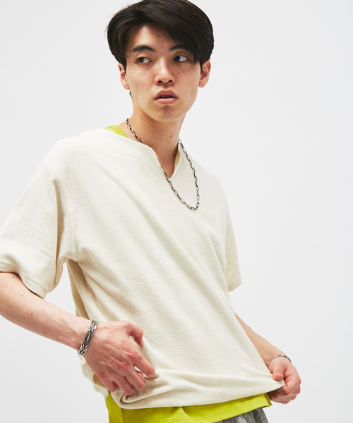 JOURNAL STANDARD（ジャーナルスタンダード）の「パイル キーネック Tシャツ（Tシャツ/カットソー・メンズ・ブラック系その他/ホワイト×ホワイト/ベージュ/オレンジ・MEDIUM/LARGE）」の7枚目の写真