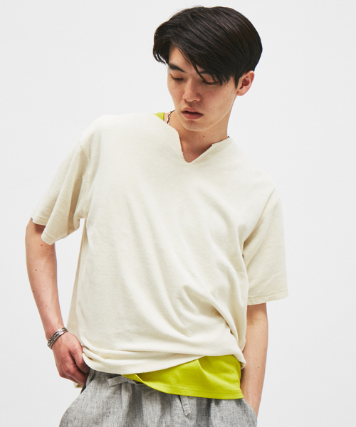 JOURNAL STANDARD（ジャーナルスタンダード）の「パイル キーネック Tシャツ（Tシャツ/カットソー・メンズ・ブラック系その他/ホワイト×ホワイト/ベージュ/オレンジ・MEDIUM/LARGE）」の2枚目の写真