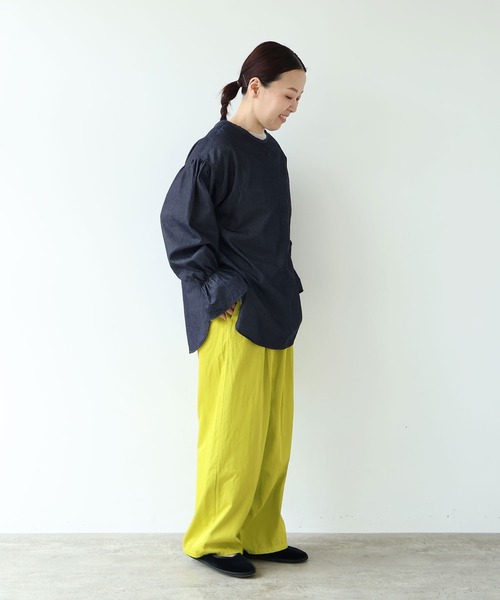 yuni(ユニ )の「Cotton denim gathered sleeves blouse(シャツ/ブラウス・レディース・サックスブルー/インディゴブルー・FREE)」の15枚目の写真