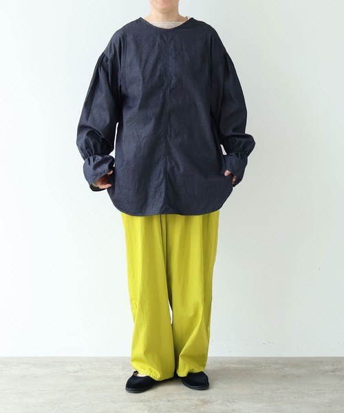 yuni(ユニ )の「Cotton denim gathered sleeves blouse(シャツ/ブラウス・レディース・サックスブルー/インディゴブルー・FREE)」の12枚目の写真