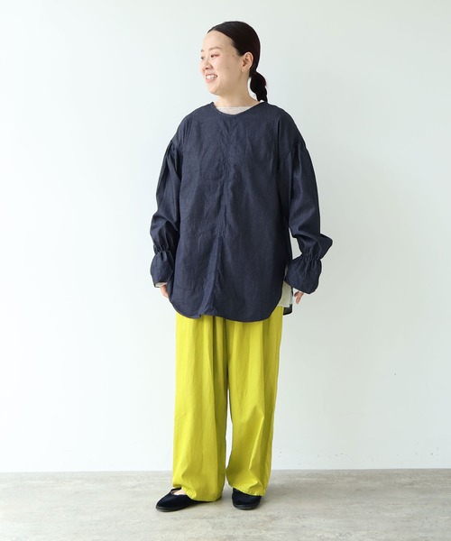 yuni(ユニ )の「Cotton denim gathered sleeves blouse(シャツ/ブラウス・レディース・サックスブルー/インディゴブルー・FREE)」の13枚目の写真
