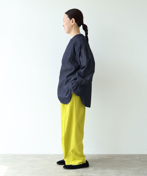yuni(ユニ )の「Cotton denim gathered sleeves blouse(シャツ/ブラウス・レディース・サックスブルー/インディゴブルー・FREE)」の14枚目の写真