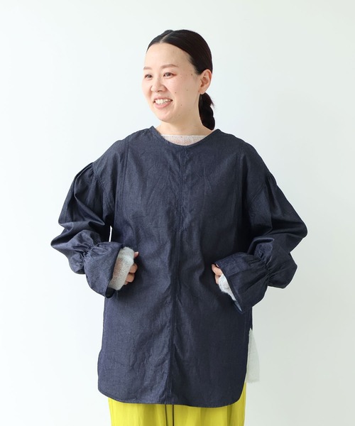 yuni(ユニ )の「Cotton denim gathered sleeves blouse(シャツ/ブラウス・レディース・サックスブルー/インディゴブルー・FREE)」の17枚目の写真