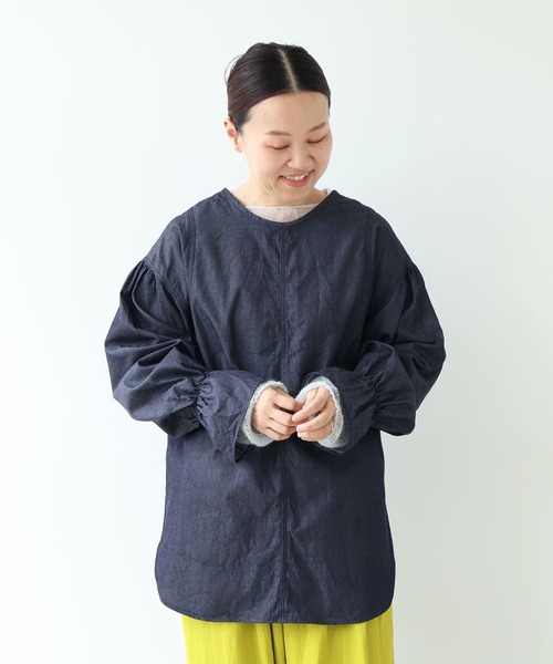 yuni(ユニ )の「Cotton denim gathered sleeves blouse(シャツ/ブラウス・レディース・サックスブルー/インディゴブルー・FREE)」の18枚目の写真