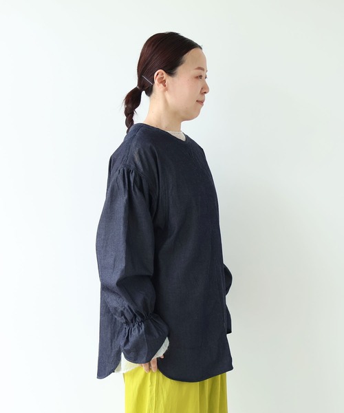 yuni(ユニ )の「Cotton denim gathered sleeves blouse(シャツ/ブラウス・レディース・サックスブルー/インディゴブルー・FREE)」の22枚目の写真