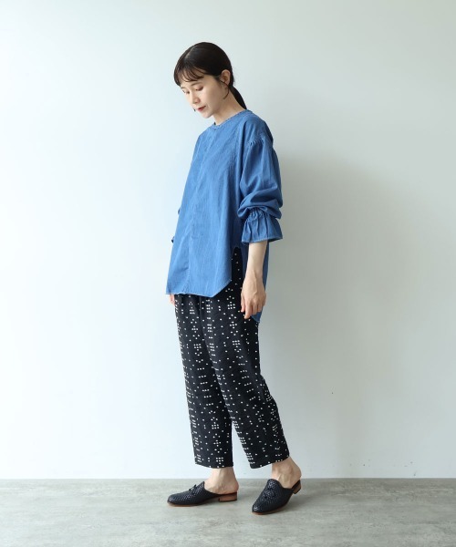yuni(ユニ )の「Cotton denim gathered sleeves blouse(シャツ/ブラウス・レディース・サックスブルー/インディゴブルー・FREE)」の5枚目の写真