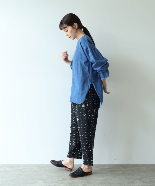 yuni(ユニ )の「Cotton denim gathered sleeves blouse(シャツ/ブラウス・レディース・サックスブルー/インディゴブルー・FREE)」の6枚目の写真